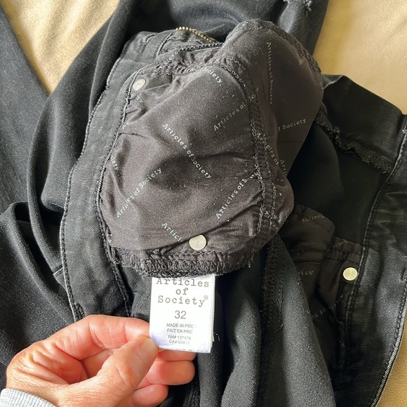 Articles of Society Distressed Skinny Jean - size 32 - Picture 8 of 9